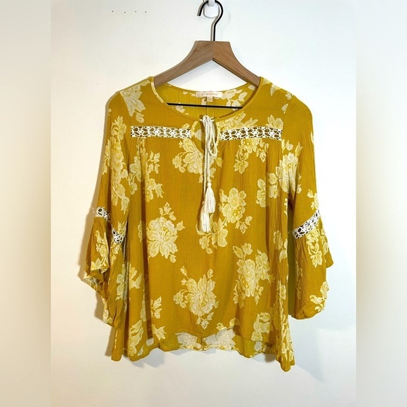 G Collection Tops - G Collection Yellow Floral Boho Blouse W/ Bell Sleeve Tassel & Lace Detail Small